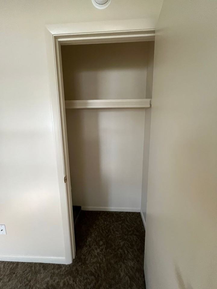 181 Rockingham Dr Apt C - Photo 3 of 7