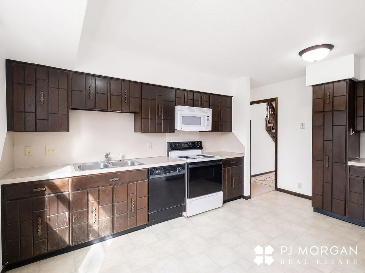 1312 S 118th St - Photo 2 of 46