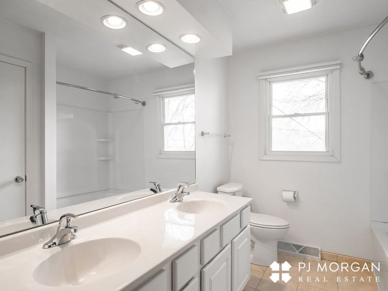 1312 S 118th St - Photo 5 of 46