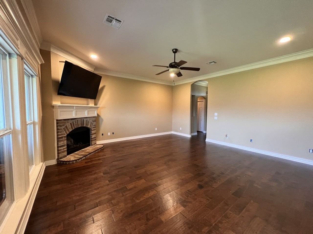 612 Bloomington Ln - Photo 5 of 13