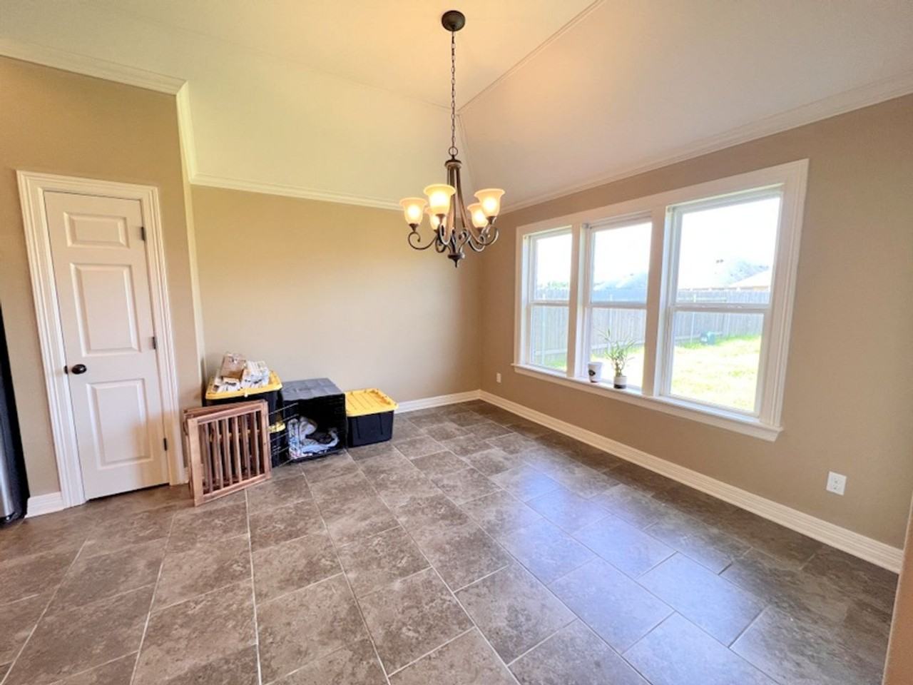 612 Bloomington Ln - Photo 3 of 13