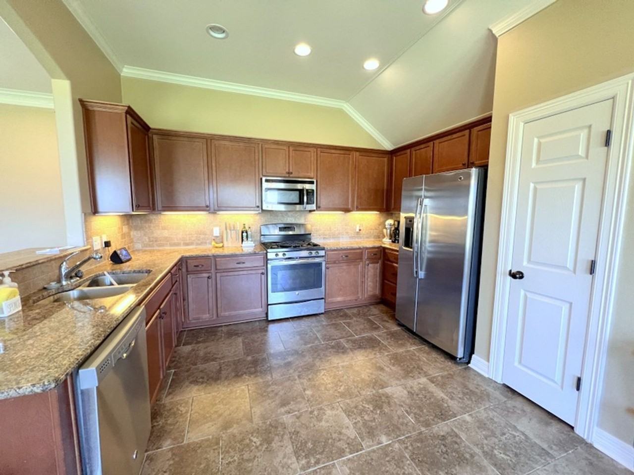 612 Bloomington Ln - Photo 2 of 13