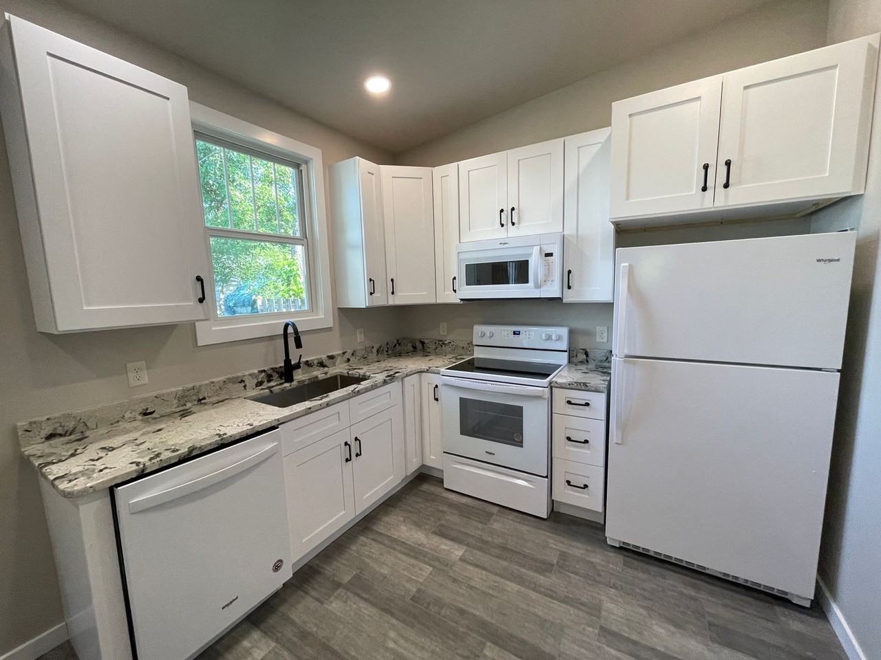 603 S Hawthorne Ave - Photo 4 of 35