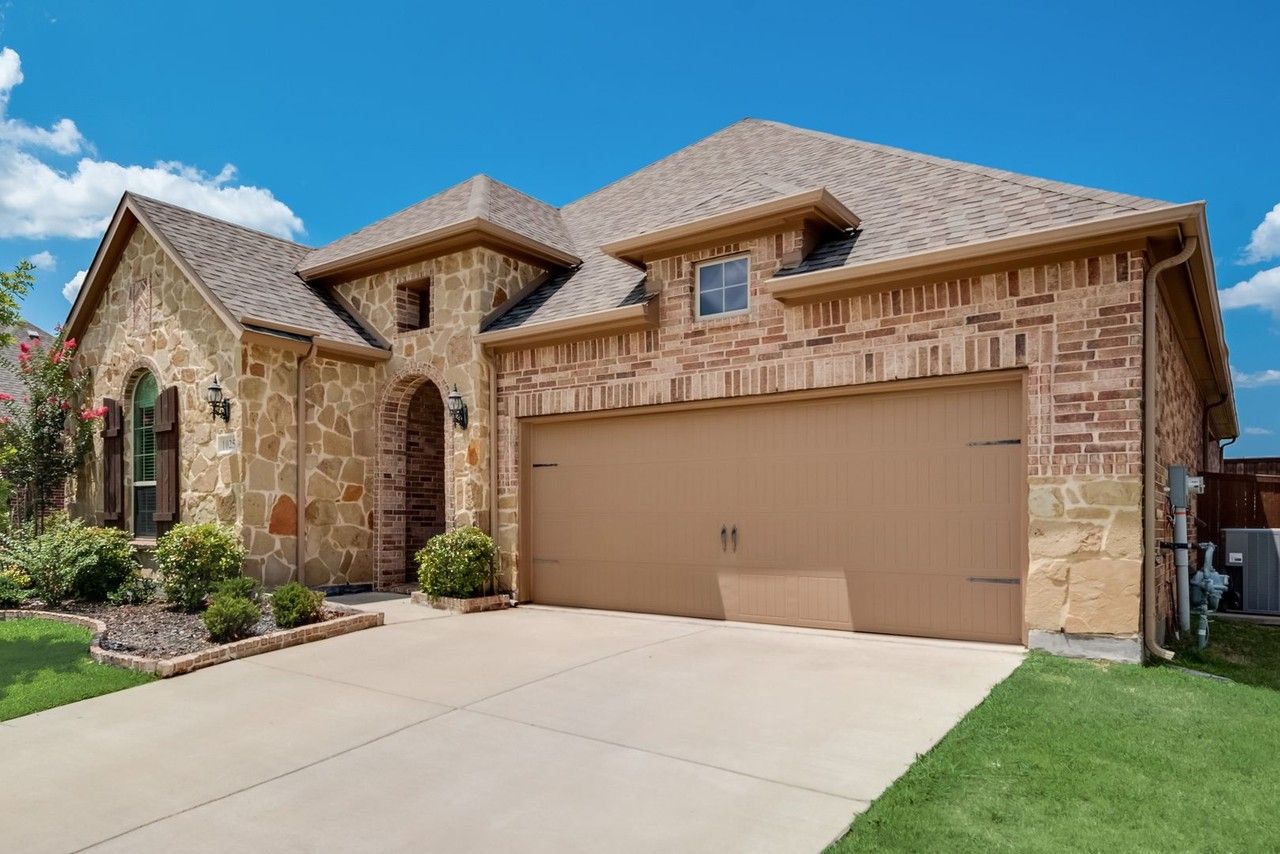 1025 Pampa Dr - Photo 2 of 24