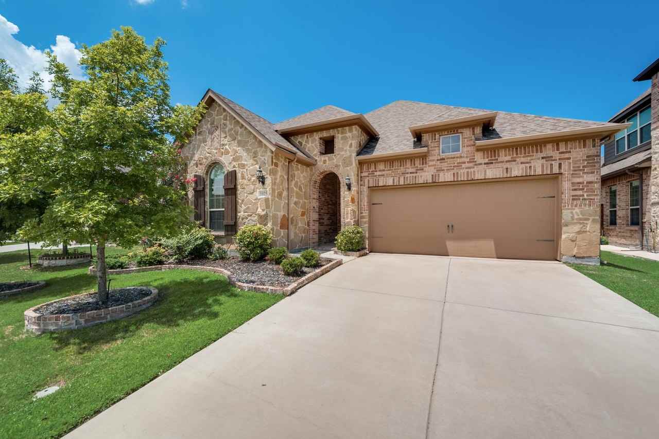 1025 Pampa Dr - Photo 3 of 24