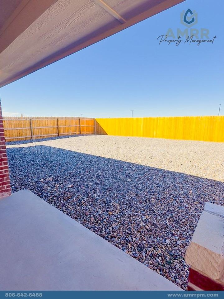 1635 Wrigley Dr - Photo 2 of 9