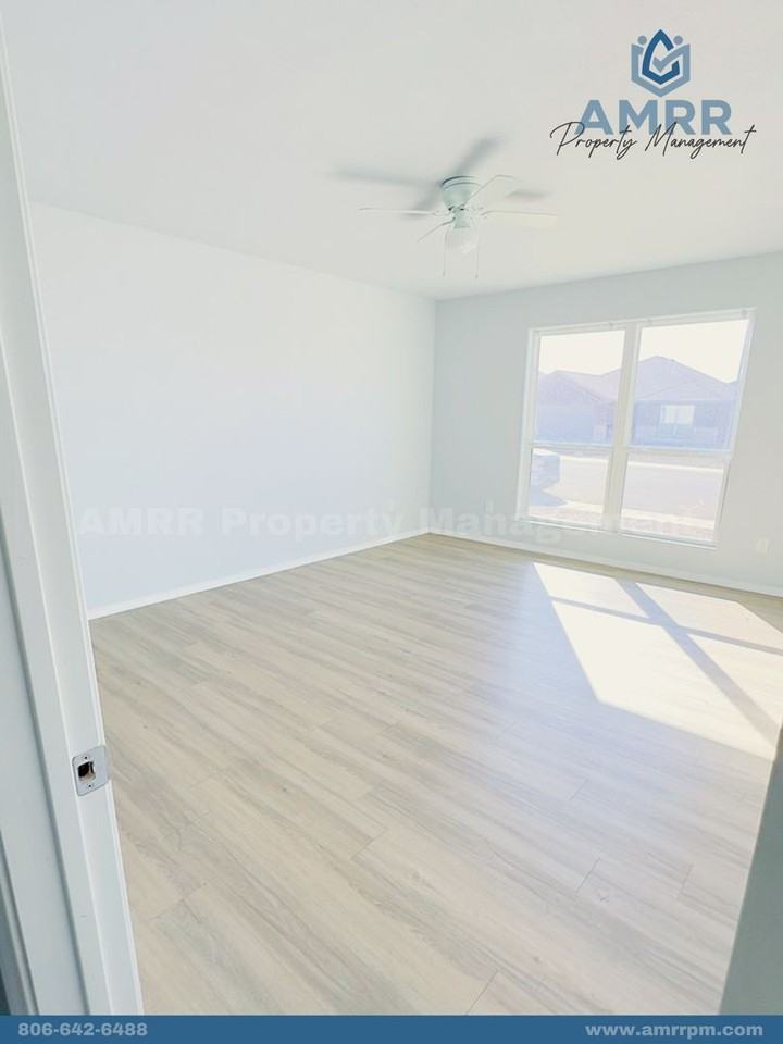 1635 Wrigley Dr - Photo 4 of 9