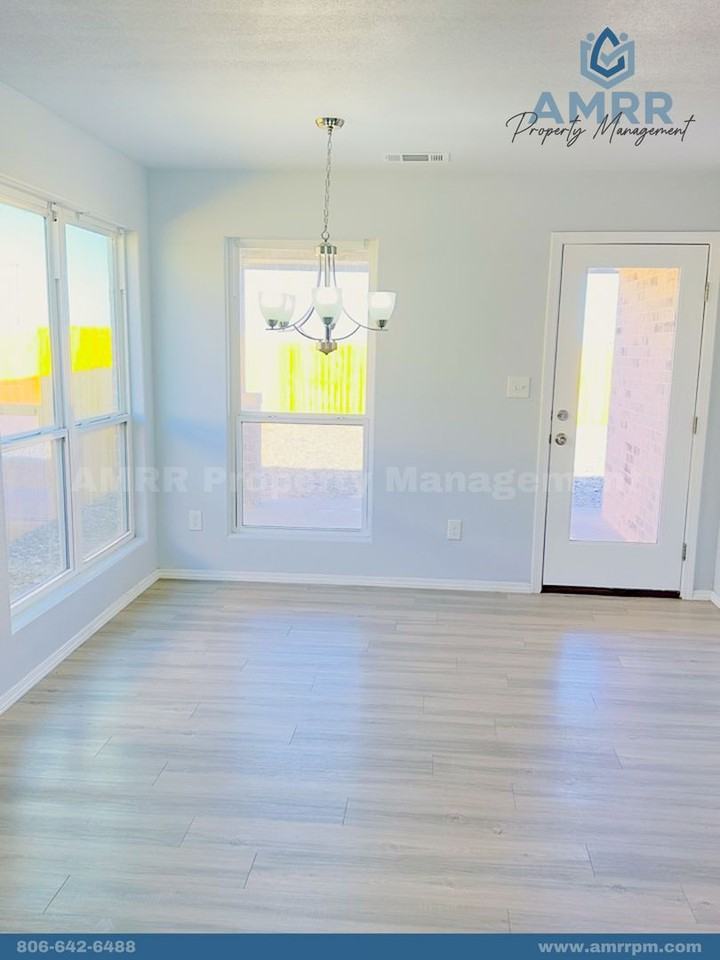 1635 Wrigley Dr - Photo 5 of 9