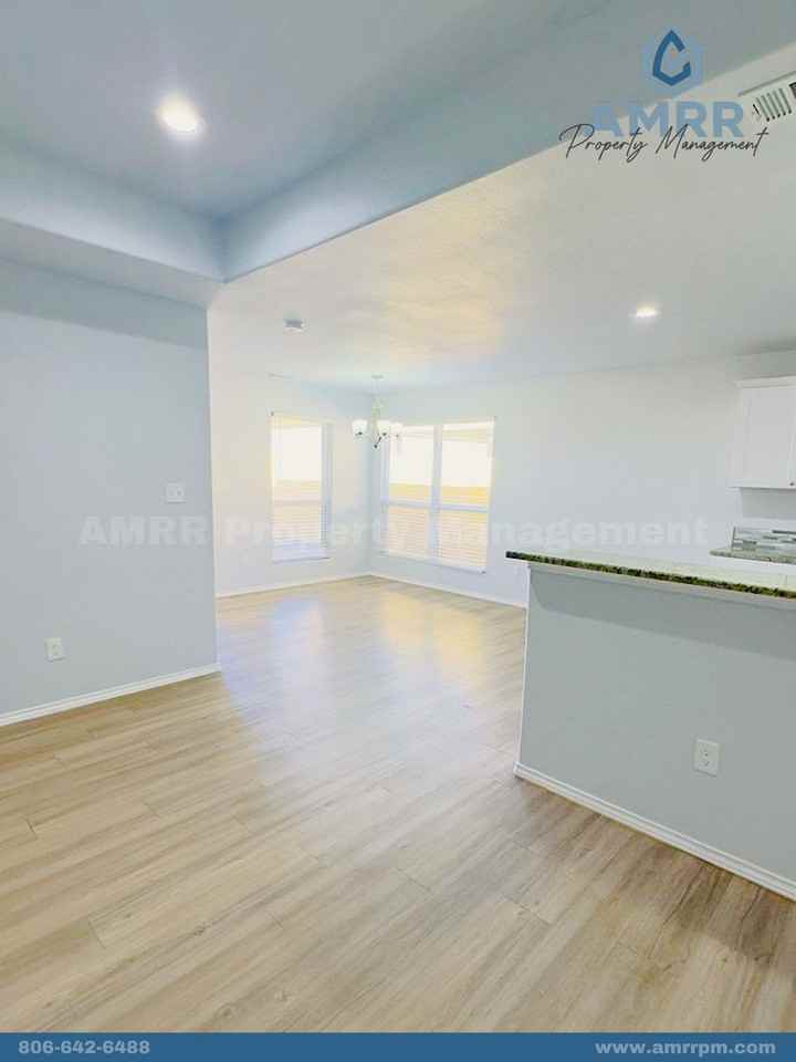 1635 Wrigley Dr - Photo 7 of 9