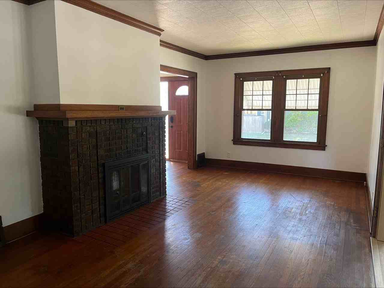 1325 27th St - Photo 3 of 30