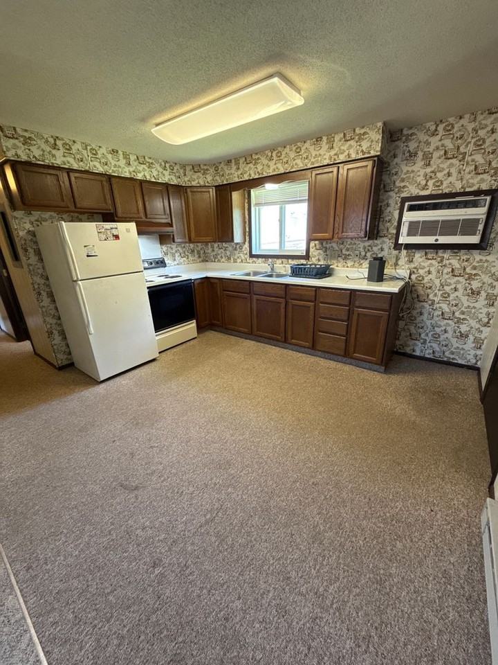 MP -Center Ave Apartments - Photo 5 of 24