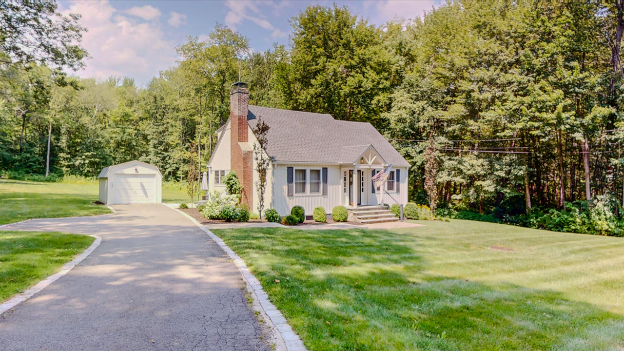 56 Banks Rd - Photo 2 of 34