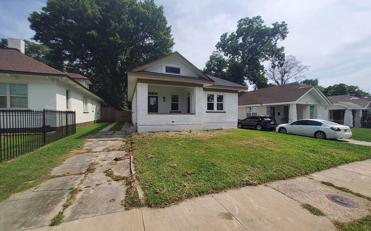 1074 Forest Ave - Photo 2 of 2