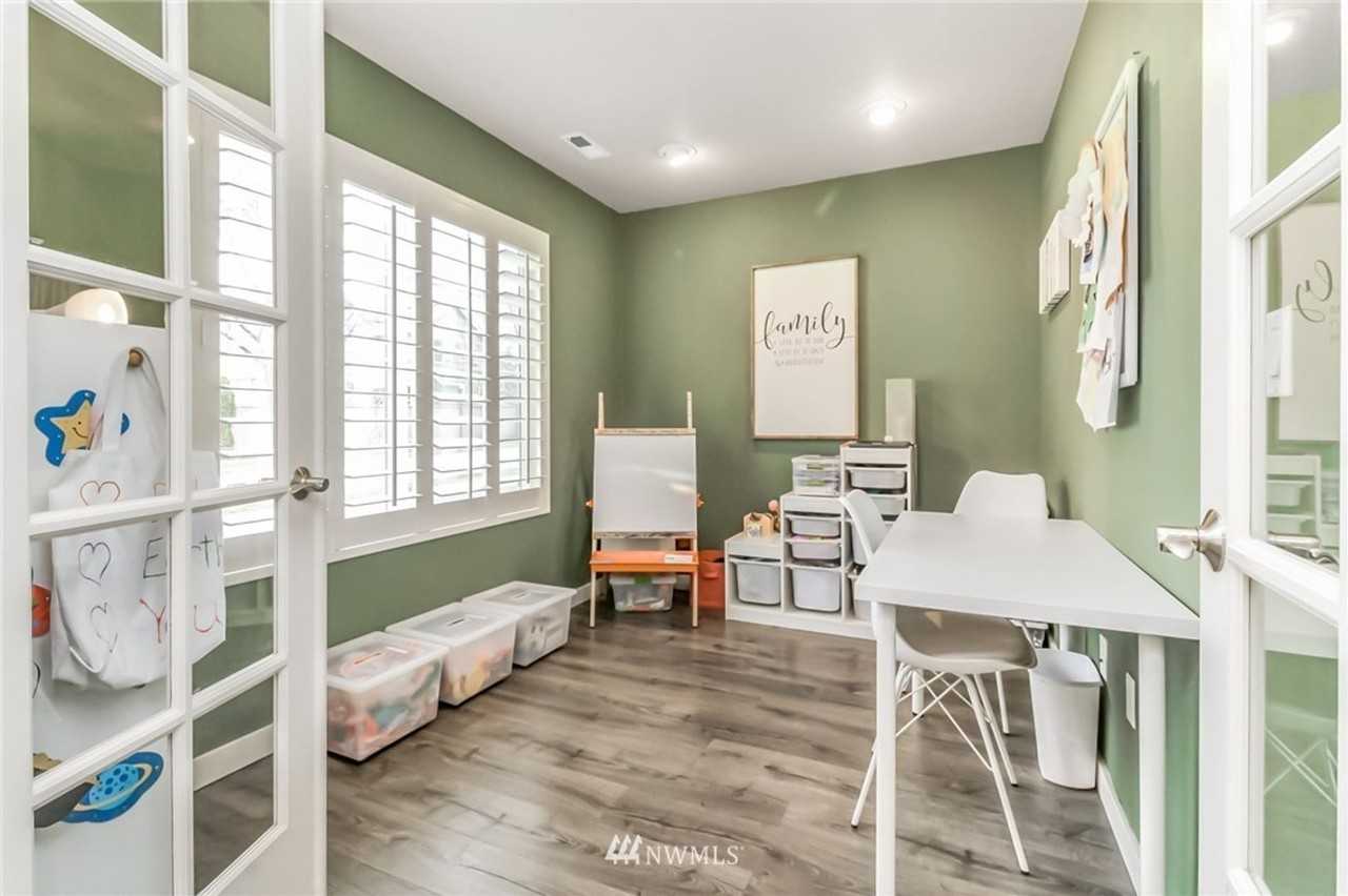6511 Douglas Ave Se - Photo 2 of 26