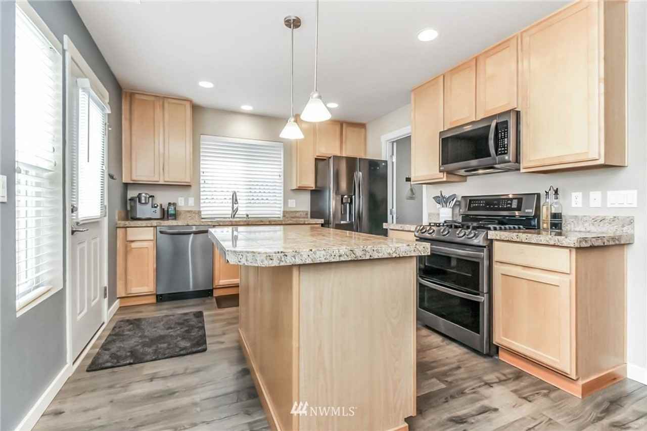 6511 Douglas Ave Se - Photo 4 of 26