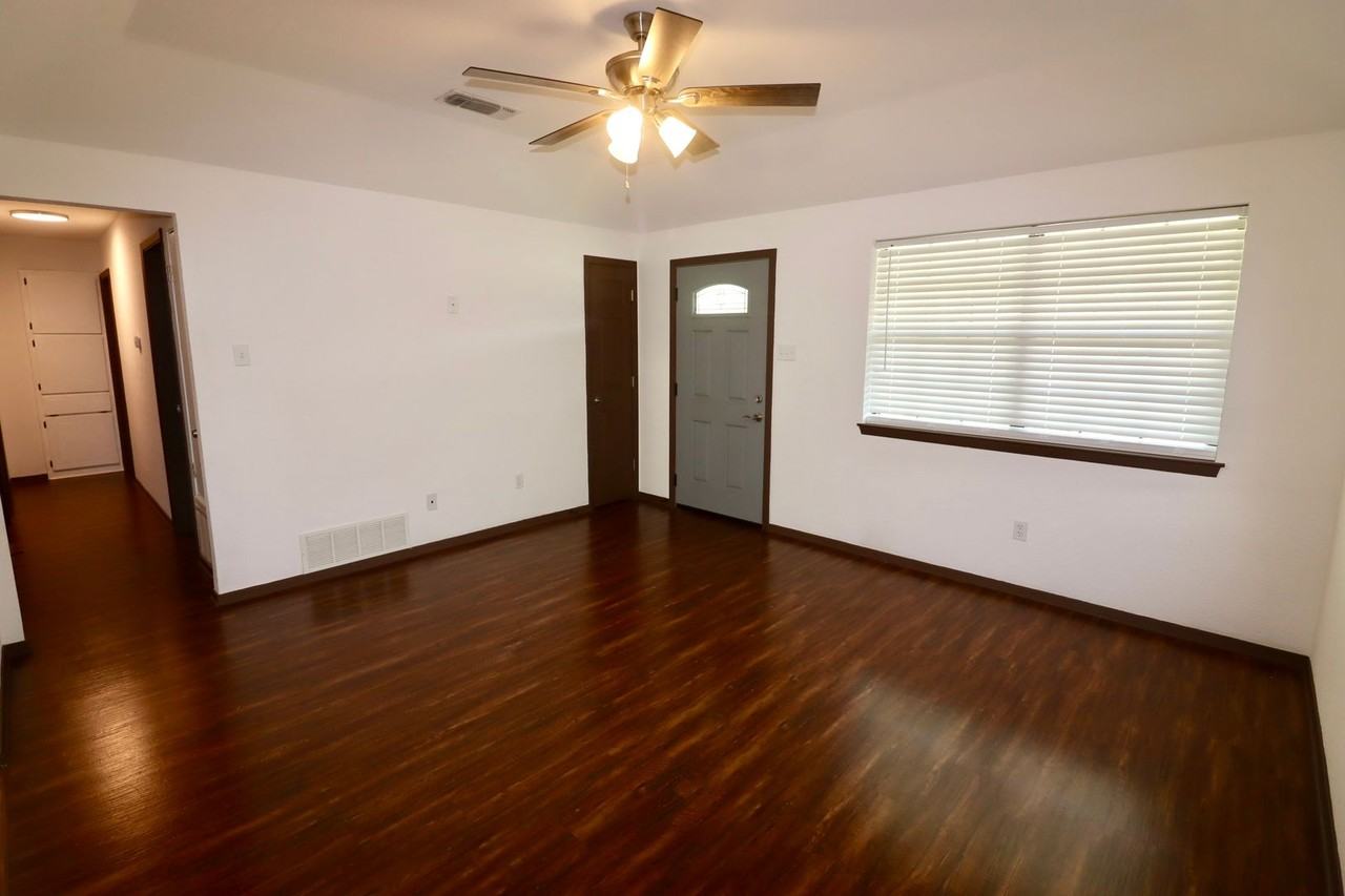 308 W 5th St - Photo 2 of 17
