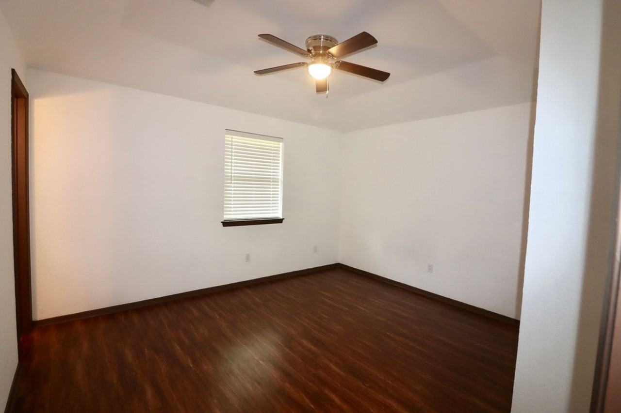 308 W 5th St - Photo 6 of 17