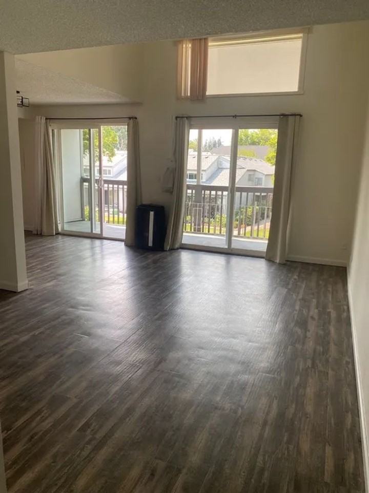 311 Ne 85th St - Photo 3 of 20