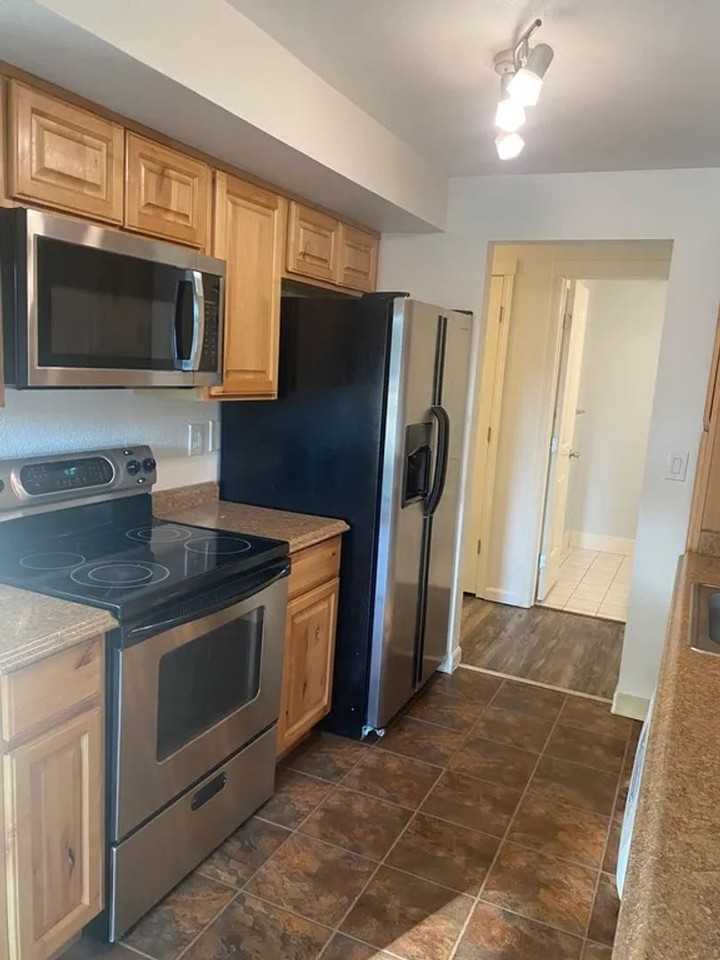 311 Ne 85th St - Photo 5 of 20