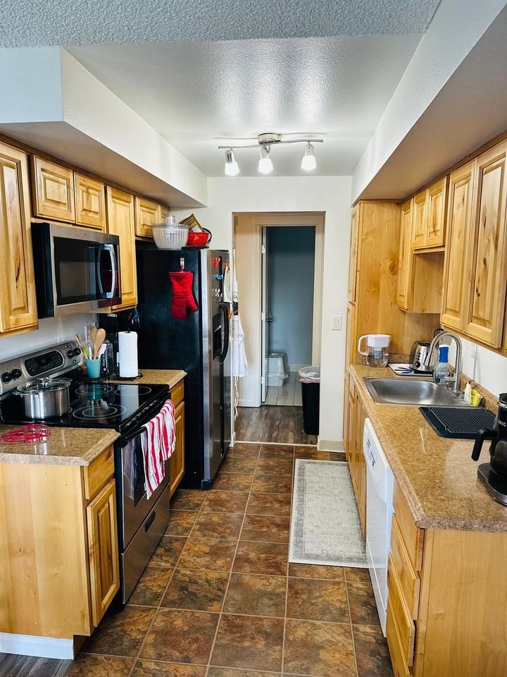 311 Ne 85th St - Photo 6 of 20