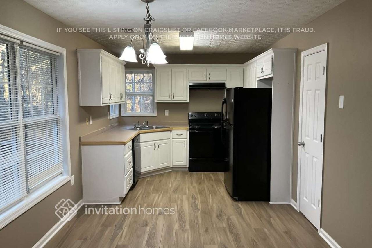 200 Shadowbrook Dr - Photo 3 of 10