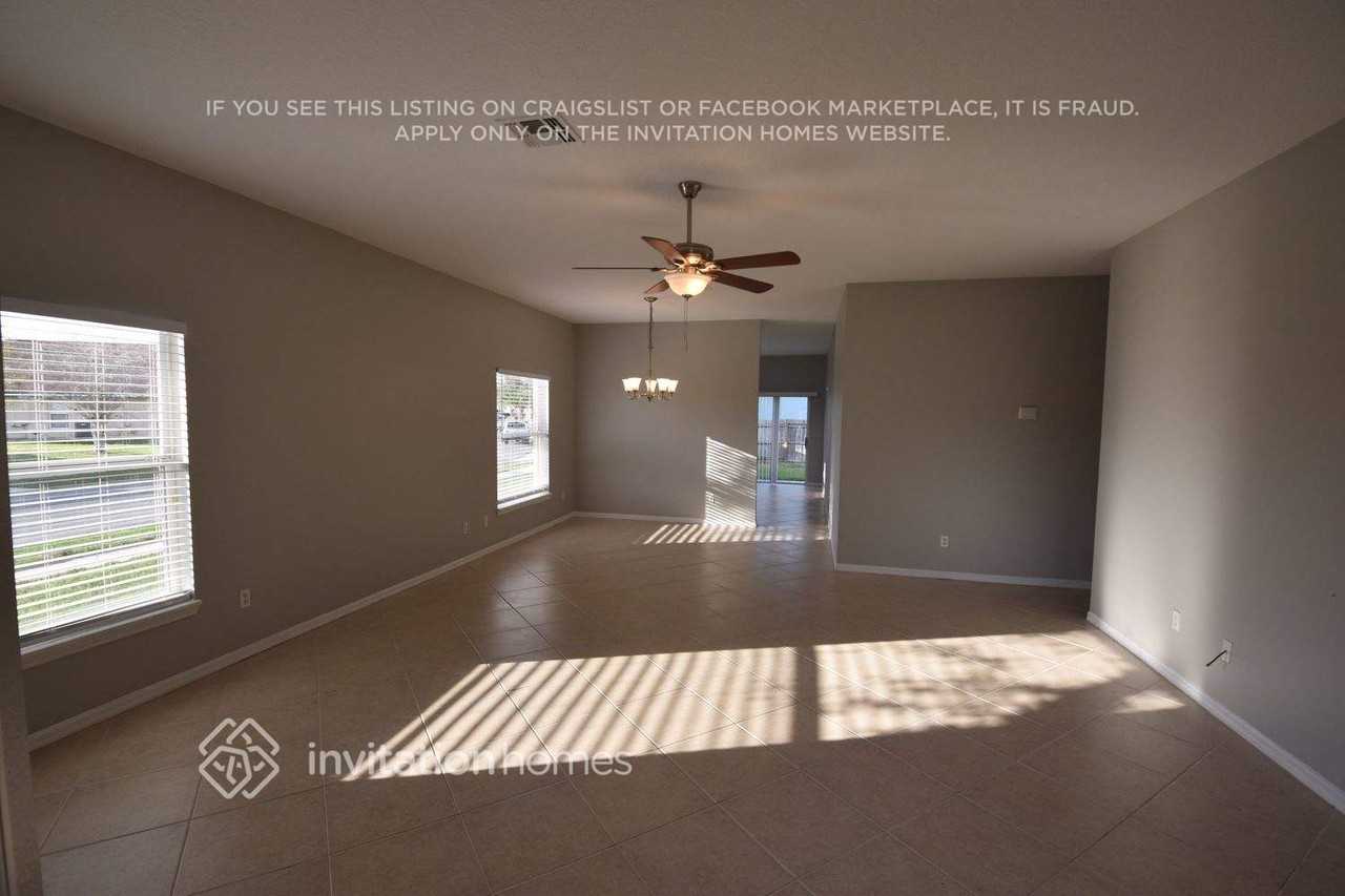 11261 Moonshine Creek Cir - Photo 3 of 14