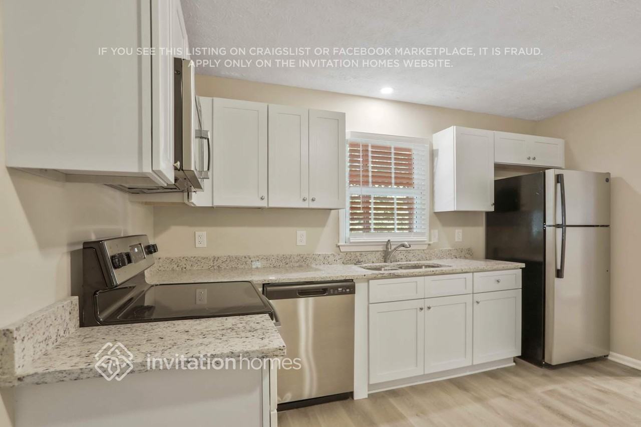 5884 Four Winds Dr Sw - Photo 7 of 23