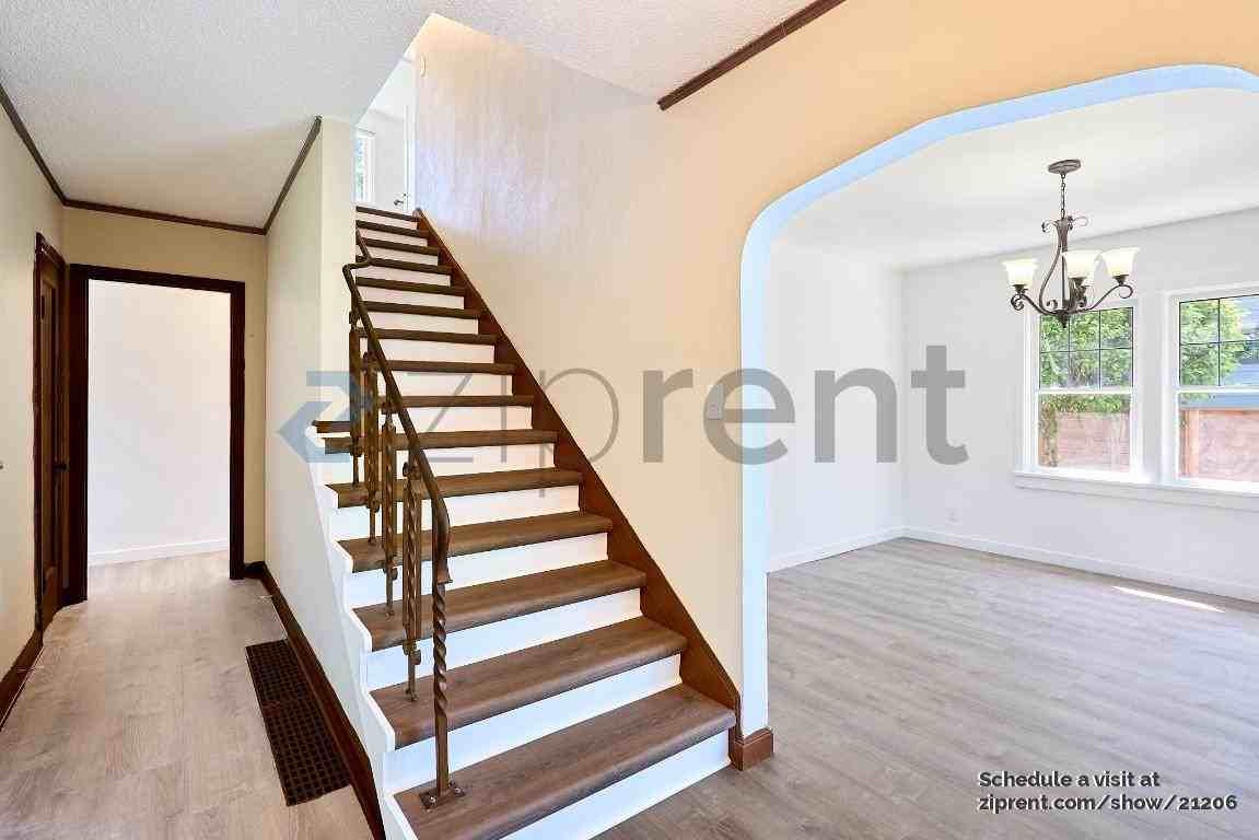 3920 Ne 37th Ave - Photo 6 of 30