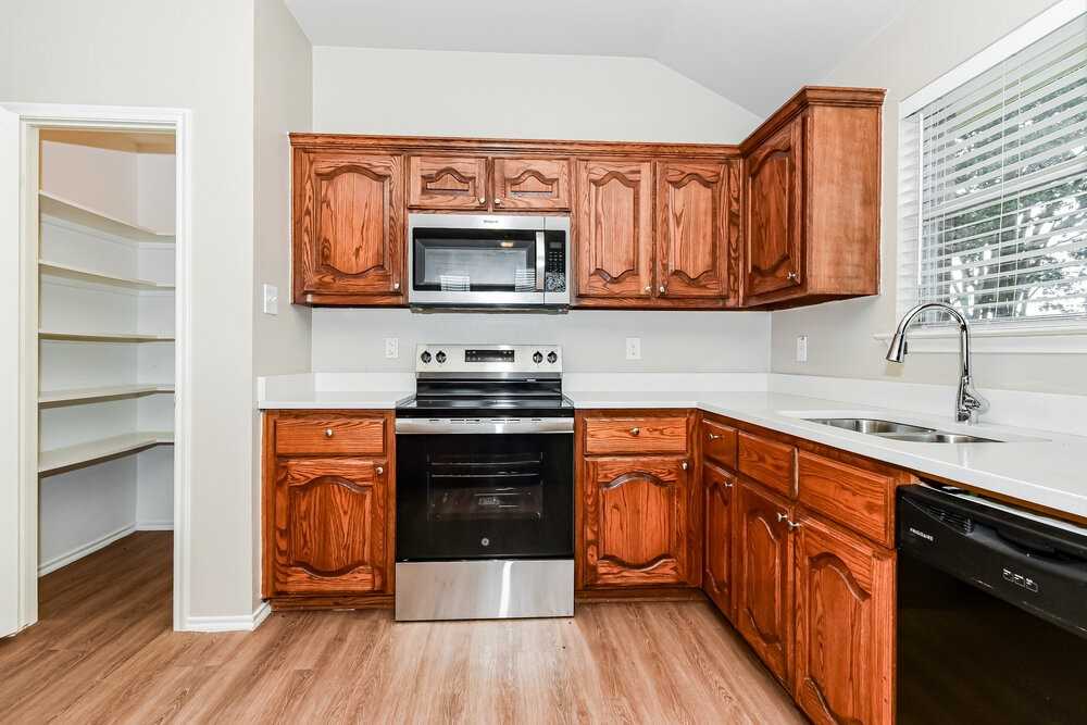 600 Preston Dr - Photo 7 of 16