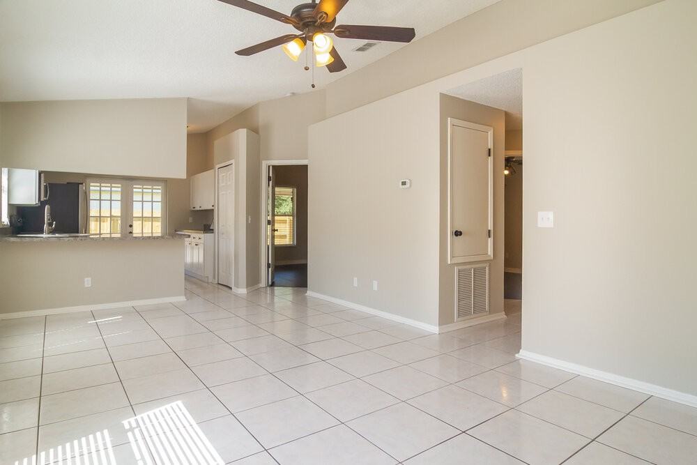 13500 Glasser Ave - Photo 3 of 15