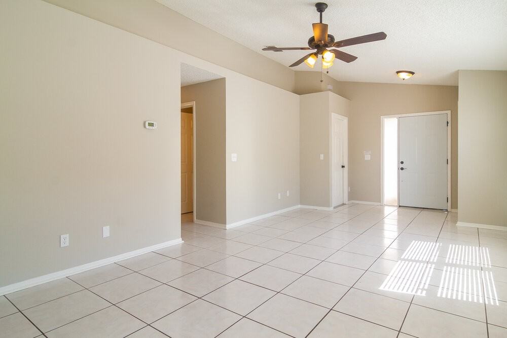 13500 Glasser Ave - Photo 4 of 15