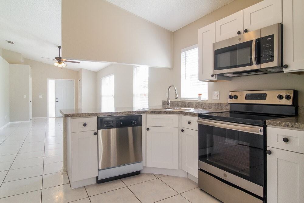 13500 Glasser Ave - Photo 6 of 15