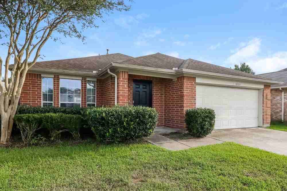 32123 Decker Oaks Dr - Photo 3 of 16