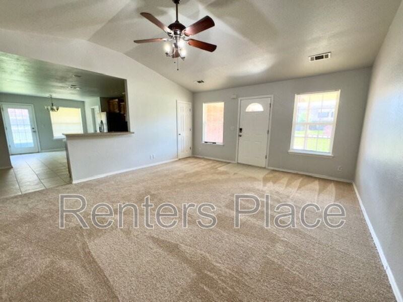 3605 W Beech St - Photo 3 of 15