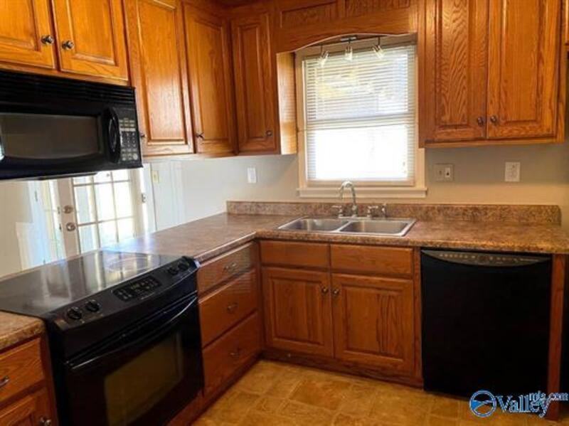 2424 Ells Rd Sw - Photo 2 of 15