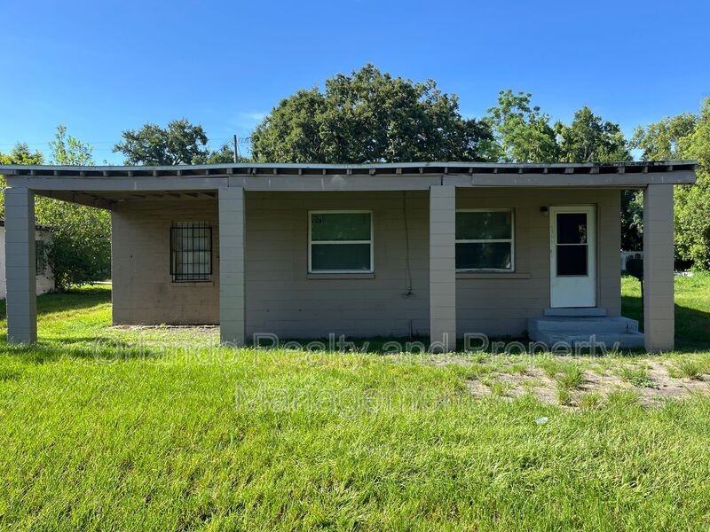 1345 Winnifred St - Photo 2 of 12