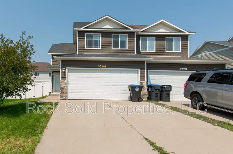 3766 Saddle Ridge Trl - Photo 3 of 33