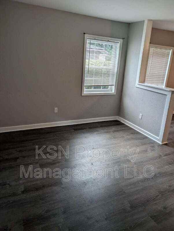 1920 Lloyd St - Photo 2 of 10