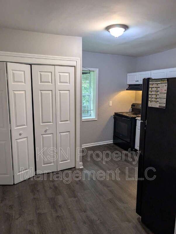 1920 Lloyd St - Photo 4 of 10