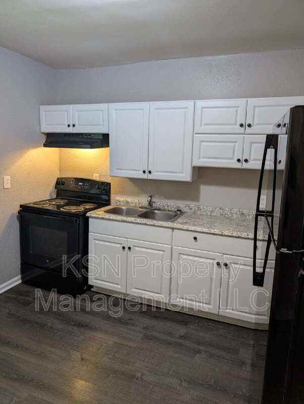 1920 Lloyd St - Photo 5 of 10