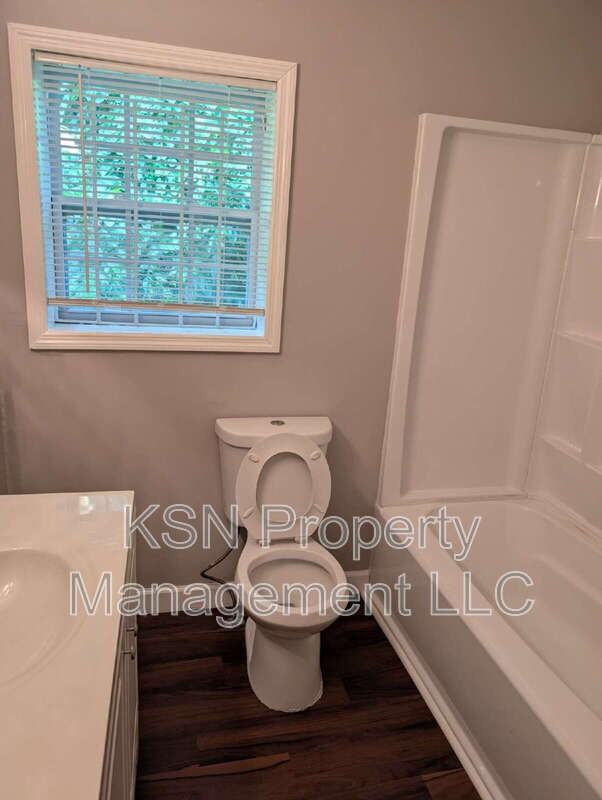 1920 Lloyd St - Photo 6 of 10