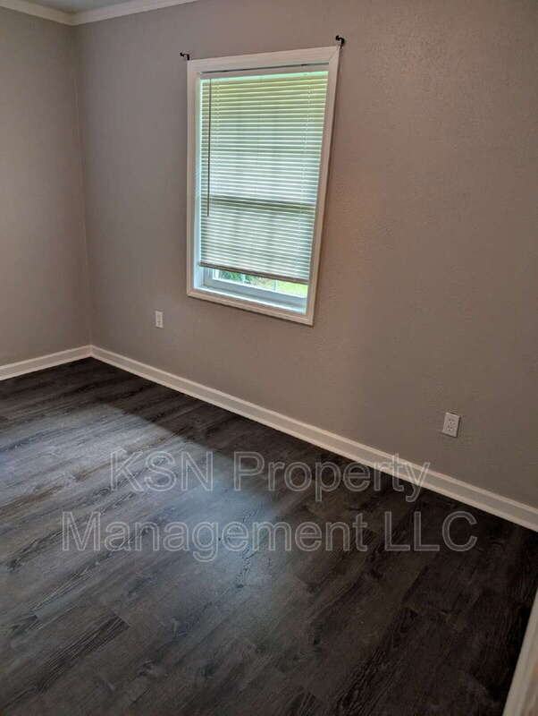 1920 Lloyd St - Photo 7 of 10