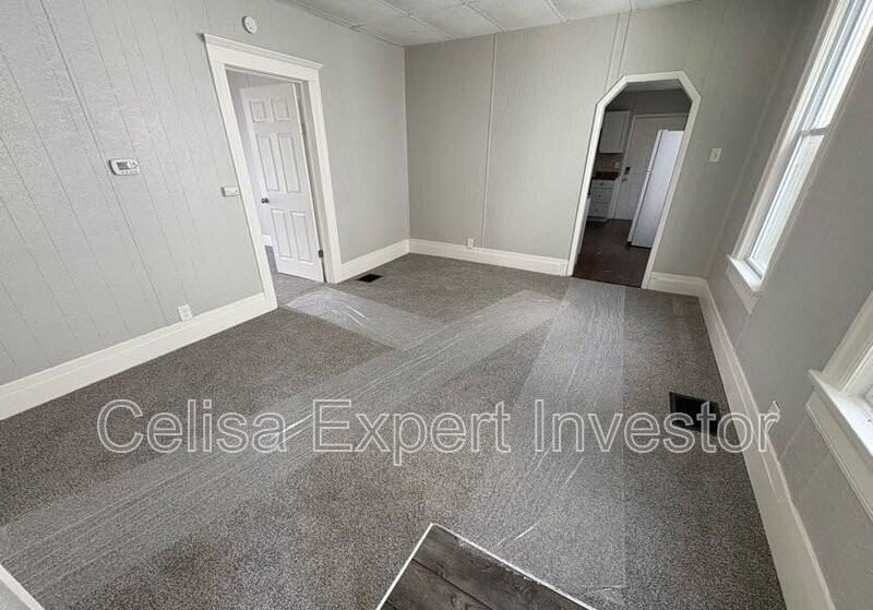 1132 Grant Ave - Photo 2 of 10