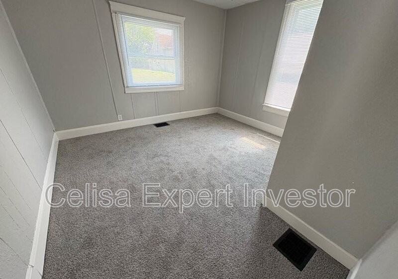 1132 Grant Ave - Photo 3 of 10