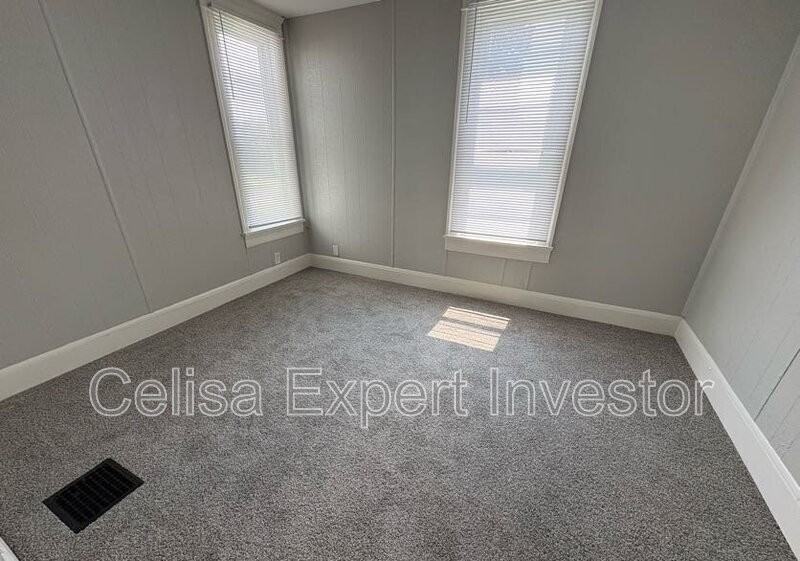 1132 Grant Ave - Photo 4 of 10