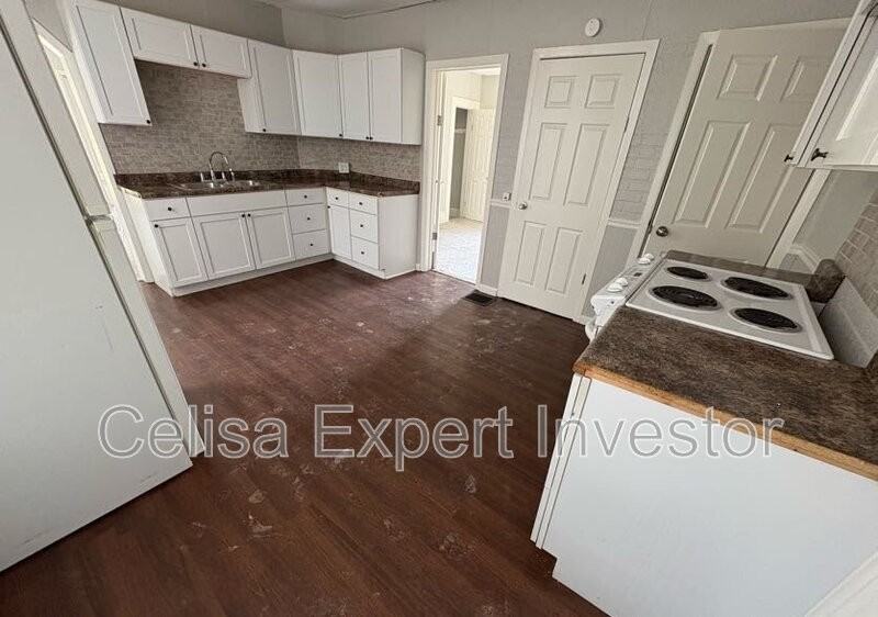 1132 Grant Ave - Photo 5 of 10