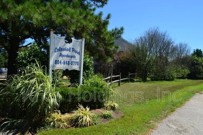 7698 Colonial Point Ln #8B - Photo 3 of 5