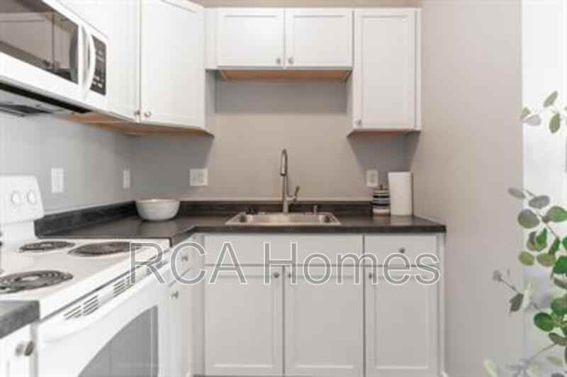 2831 N Kenwood Ave #2 - Photo 5 of 14