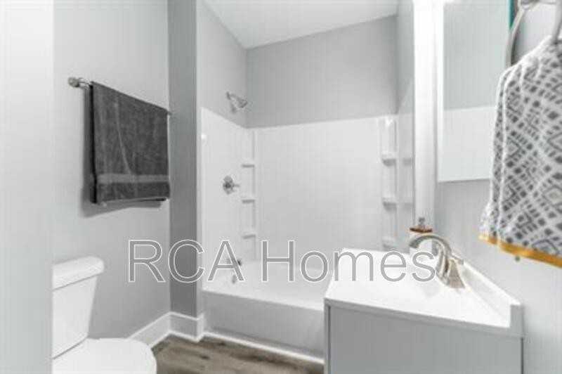 2831 N Kenwood Ave #2 - Photo 7 of 14