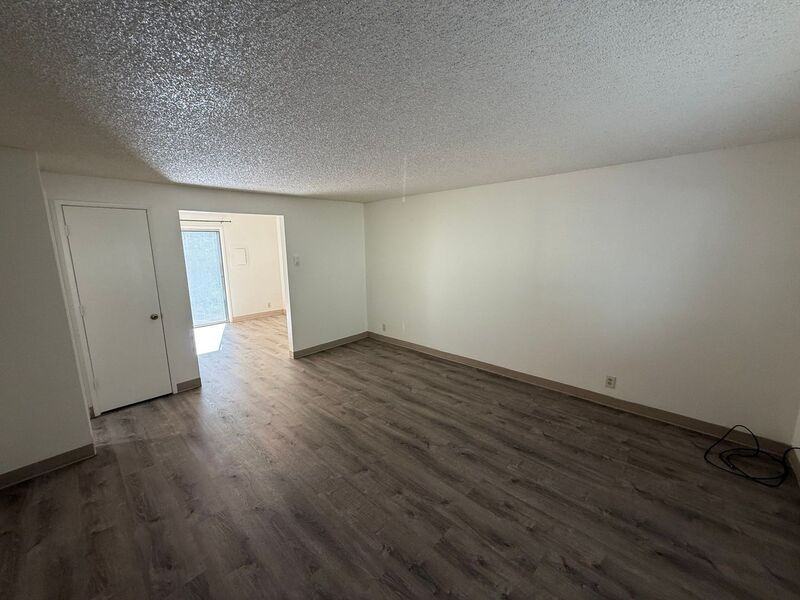 2180 Lancaster Dr Ne - Photo 2 of 26
